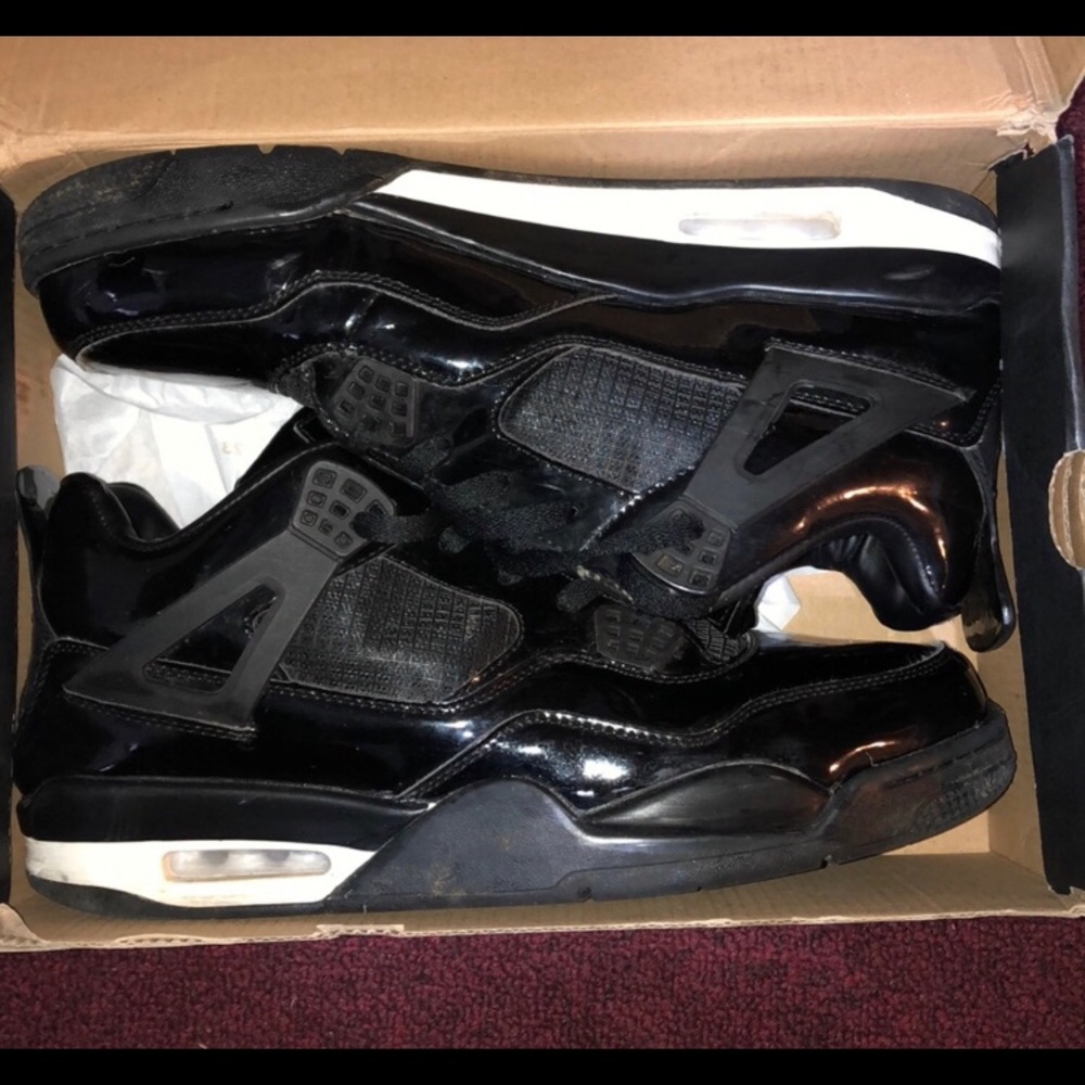 JORDAN RETRO 4
